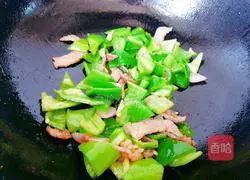 Illustration of how to make three fresh vegetables 6