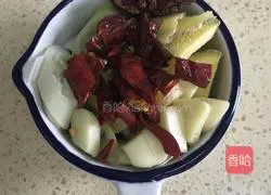 Illustration of how to make spicy fried sheep blood 2