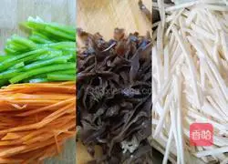 Illustration of how to make fish-flavored king oyster mushrooms 1