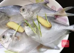 Illustration of how to make steamed white pomfret 5