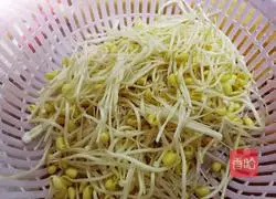 Illustration of the family version of boiled pork 2