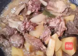 Illustration of how to stew Northeast goose with potatoes 6
