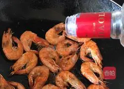 Illustration of braised prawns in oil 6