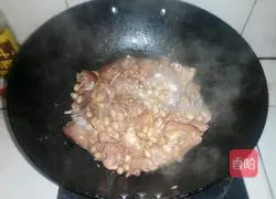 Illustration of braised pork knuckles with peanuts 10