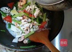 Seafood Curry Recipe Illustration 11