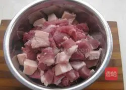 Illustration of how to make braised pork 1
