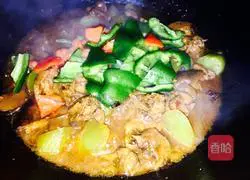 Illustration of how to make roasted chicken with lettuce 12