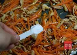 Stir-fried shredded pork with carrots Illustration of how to do it 8