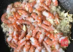 Illustration of how to make fried walnuts with fresh shrimps 5