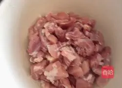 Stir-fried diced chicken with fungus Illustration of how to do it 1