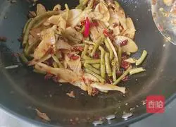 Illustration of how to make spicy boiled fish 5