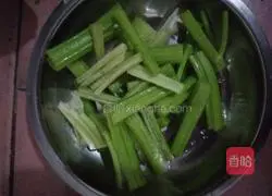 Illustration of how to make potato braised chicken 3