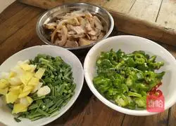 Illustration of how to make fried pork mouth with chili pepper 3