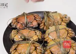 Illustration of salt-baked hairy crabs 9