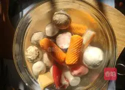 Illustration of how to make spicy hot pot with instant noodles seasoning 6