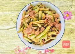 Illustration of how to make fried beans and meat 12