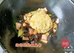 Onions, fungus, scrambled eggs Illustration of how to do it 8