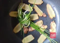 Illustration of how to braise chicken feet and wings in rice cooker 3