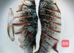 Illustration of how to make crucian carp stewed eggs 2