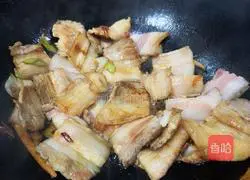 Illustration of how to make cabbage and pork stewed vermicelli 5