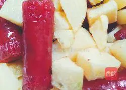 Illustration of how to make sausage with diced potatoes 5