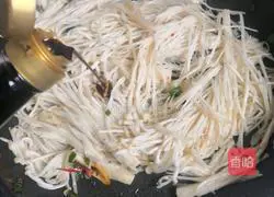 Illustration of how to make fried beef with enoki mushrooms 8