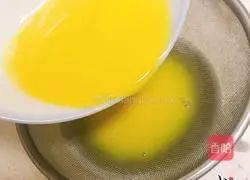 Illustration of how to make steamed scallop eggs 5