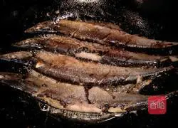 Illustration of how to make pan-fried saury 3