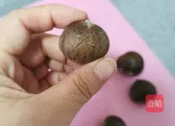 Illustration of how to make chestnut roasted chicken nuggets 2