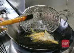 Illustration of how to make pan-fried asparagus rolls 4