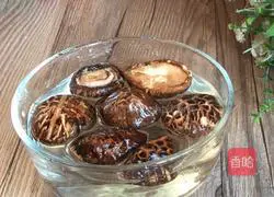 Mushrooms, potatoes and roasted chicken Practice illustration 2