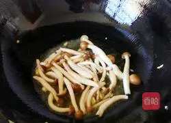 Illustration of how to make fried crab-flavored mushrooms with cucumbers and carrots 4