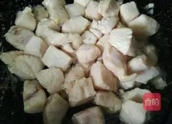 Illustration of how to make roasted chicken with diced potatoes 4