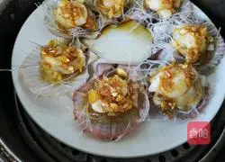Illustration of how to make steamed scallops with garlic vermicelli 10