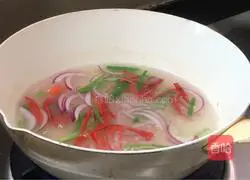 Illustration of how to make spicy shredded chicken 11