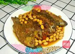Illustration of the method of braised small crispy fish with soybeans 16