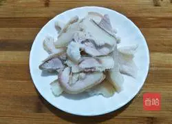 Illustration of how to fry green beans with oil residue 4