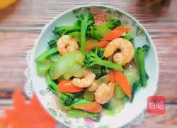 Illustration of how to make fried broccoli with shrimp balls 1