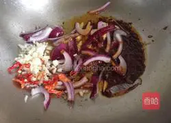 Illustration of how to make spicy fried sea melon seeds 8