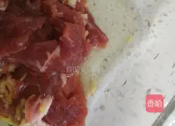 Beef is eaten this way, it is quick, tender and not fat.Illustration of how to stir-fry beef with green onions 4