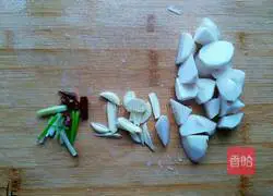 Illustration of how to make taro roasted pork 3