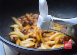 Illustration of how to make fried octopus with onions 6