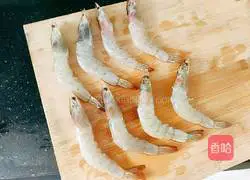 Illustration of how to make stir-fried spring leeks and shrimps 3