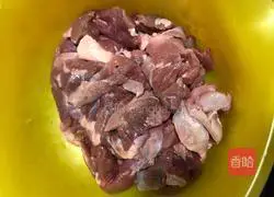 Illustration of how to make mutton skewers 1