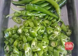 Illustration of how to make fried pork with pepper 1