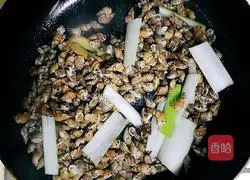 Illustration of how to make spicy fried sea cones 3