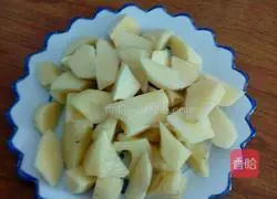 Illustration of how to make shredded potatoes 2