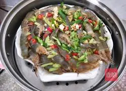 Illustration of how to make steamed shrimps with vermicelli enoki mushrooms 12