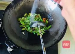 Illustration of how to stir-fry duck blood with green pepper 5