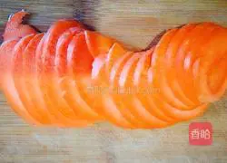 Illustration of how to make egg and carrot shreds 2